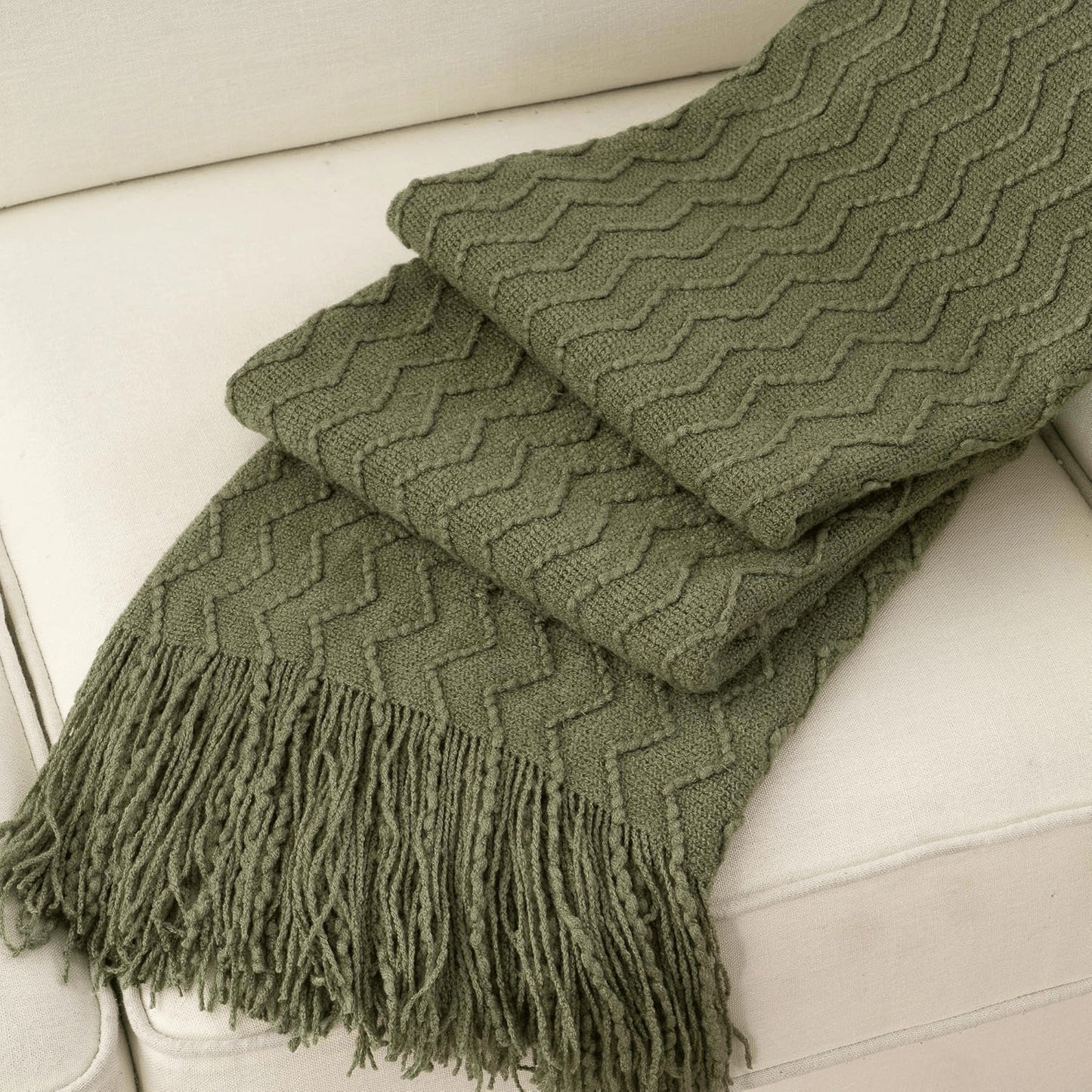 Luxury Wavy Knit Throw Blanket with Tassels - Soft Textured Boho Sofa Cover & Bed Runner (Brown, Green, Black)